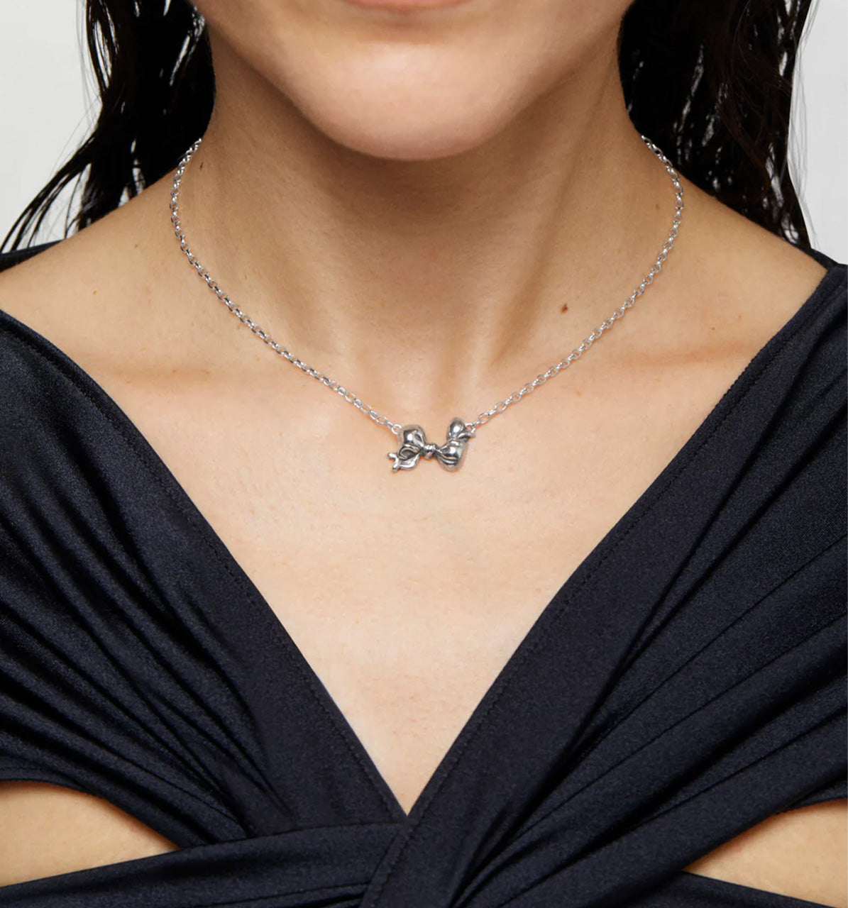 MONDO MONDO MINI BOW PENDANT